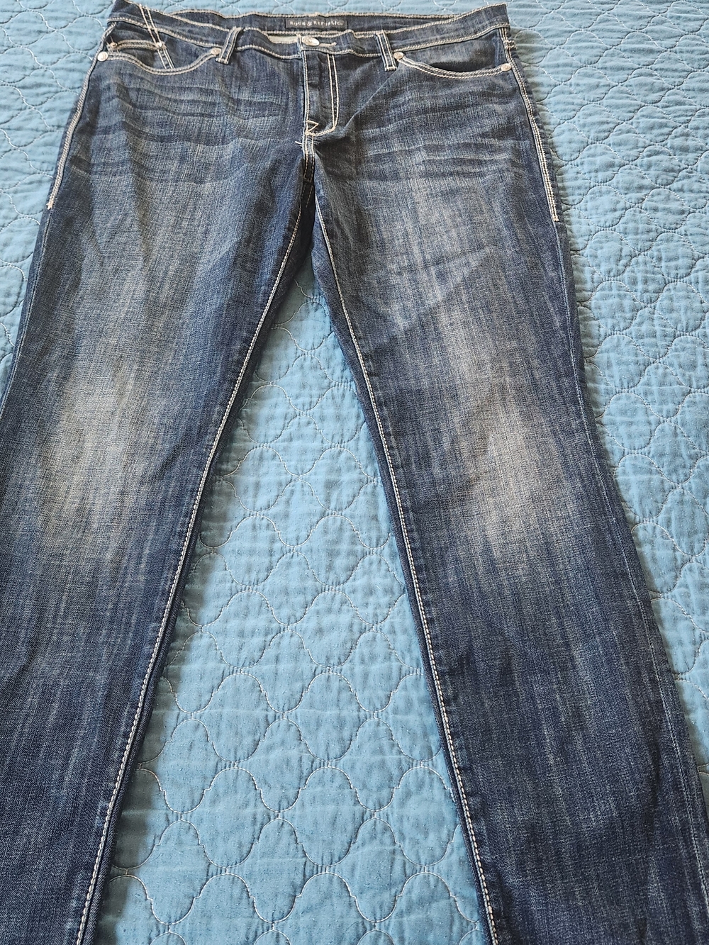Rock & Republic Women's Straight Leg Jeans in Blue Wash Size 16R